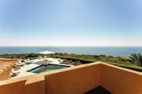Casa Pôr do SAL - Boutique Guesthouse with Heated Pool & Sea Views