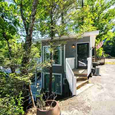 Lakefront Tiny House w Free Tix Dock Dogs OK Hotel Exterior