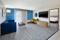 Holiday Inn Express & Suites PITTSBURGH AIRPORT by IHG