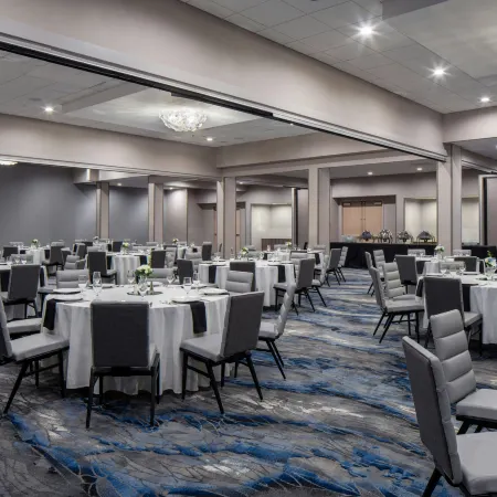 Fairfield Inn & Suites Charlotte Uptown Отели рядом с достопримечательностью «Площадь Духа/Центр исполнит. искусств Блюменталь»