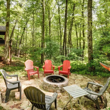 Pet-Friendly Otto Mountain Cabin w/ Fireplace!