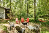 Pet-Friendly Otto Mountain Cabin w/ Fireplace! - Hot Tub