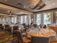 DoubleTree by Hilton Jacksonville Riverfront Hotels near Union Station