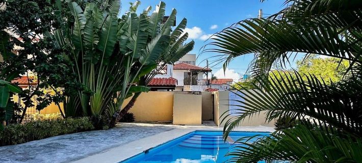 Apartment 5 Mins Walk To The Beach Hotels in Dominicus