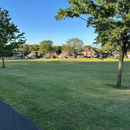 Stylish 2 Bed Flat Parking Sutton Coldfield Отели в г. Саттон-Колдфилд