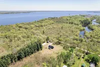 Walk to Castle Rock Lake! Modern Home w/ Patio