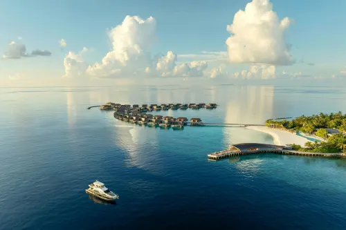 The St. Regis Maldives Vommuli Resort - bar