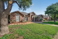 Roaring Fireplace Family Basecamp Midland Tx 4 Bedroom Home - balcony