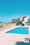 Follow the Sun Boutique Hostel - Pool, Breakfast & Sea Views - Hostels
