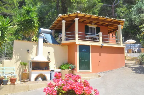Villa Takis on Pelekas Beach Small House with Garden and Sea View - Bjergudsigt
