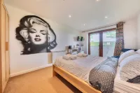 Relaxing Room with Ensuite Rutland Point