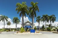 Oaks Port Douglas Resort - parking