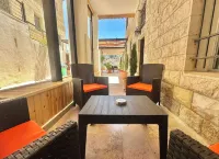 Villa Mira Guesthouse 1 - Downtown Central Amman - Al Diyrih - Mountain view