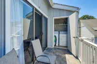 4 Mi to Cherry Grove Beach: Studio w/ Pool Access - Huoneistot