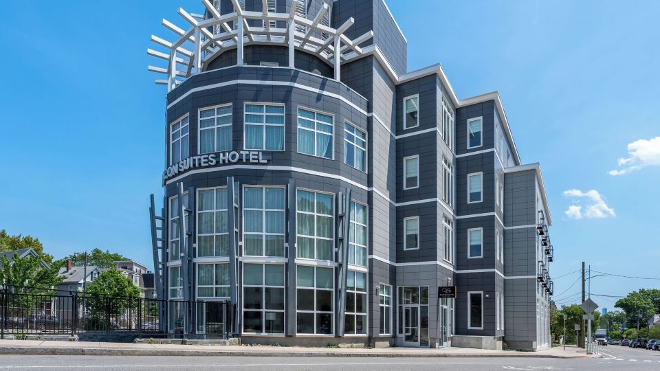 Beacon Suites Hotel