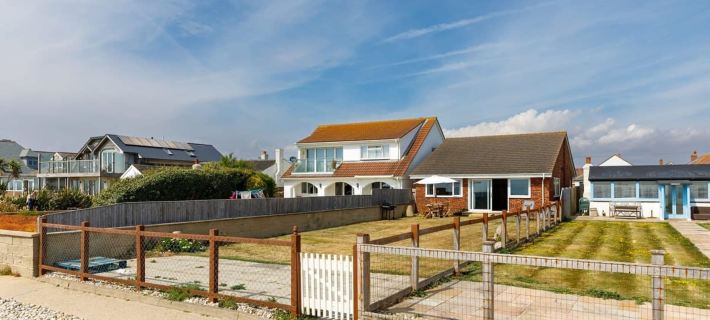 Sunny Seafront Chalet - Sleeps 6 Hotels in Chichester