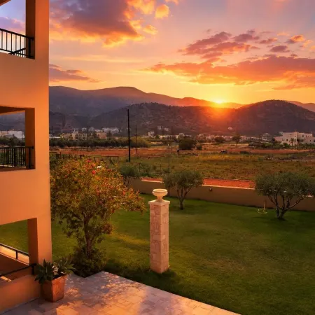 Golden Bay Apartments-Garden Haven
