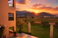 Golden Bay Apartments-Garden Haven - Mountain view