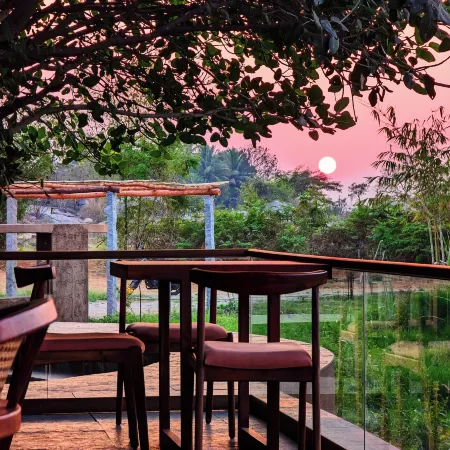 Hampi's Feathers Resort