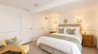 The Willow Bed and Breakfast - Pensions