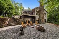 Lakefront Roxboro Home w/ Private Dock! - Homestays
