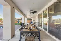 Luxury 6BR Retreat - Pool BBQ Theater and Games - 방갈로