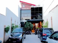 Kamariska Hostel - parking