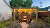 Lavender Porch by Avantstay Designer Bungalow + Fire Pit Near Downtown, Paso - 4-Star