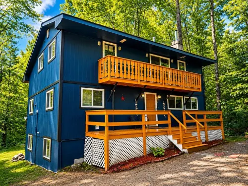 Cranmore Retreat, Walk to Slopes, Hot Tub, Game Room, Dog-Friendly, Sleeps 16+ - balcony