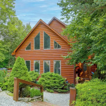 Deck and Scenic Views Beech Mtn Group Getaway