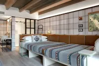 Moxy Banff - 4-Star