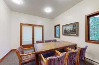 1 BR Mtn Apartment w/ Wood Fireplace & Pool -  Ferienwohnungen