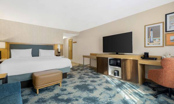 Hampton Inn & Suites Plymouth