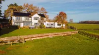 Far Heath House - Scenic Hot Tub Stay - 2-Star