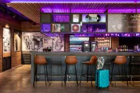 Moxy Glasgow Sec - romantis
