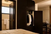 Calacoto King Suite | Garden + Concierge - 2-Star