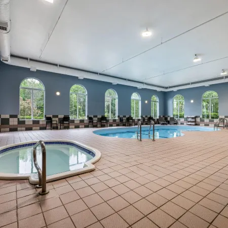 Days Inn & Suites by Wyndham Thunder Bay