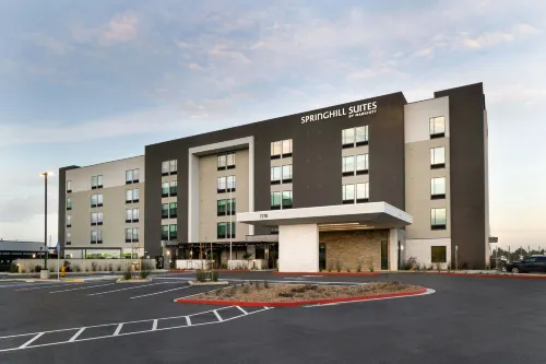 SpringHill Suites Pleasanton - Pools