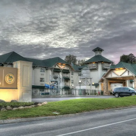 Lodge at Five Oaks Pigeon Forge - Sevierville Hotels in Sevierville