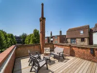 Nice Apartment With Lush Rooftop Terrace - Apartments