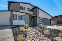 Game Room & Stunning Mtn Views! Cedar City Home - Balkoner
