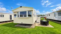 3BR Chestnut Grove Family Caravan WIFI, TV & Pool - Homestays