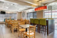 Country Inn & Suites by Radisson, Lumberton, NC - sarapan