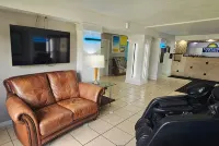Days Inn & Suites by Wyndham Tampa near Ybor City - Park Yeri