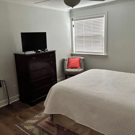 Fantastic Condo Within Walking Distance Of Football Stadium, Grove And Campus