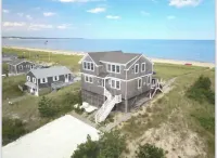 Luxury Beachfront Cottage - ブティック