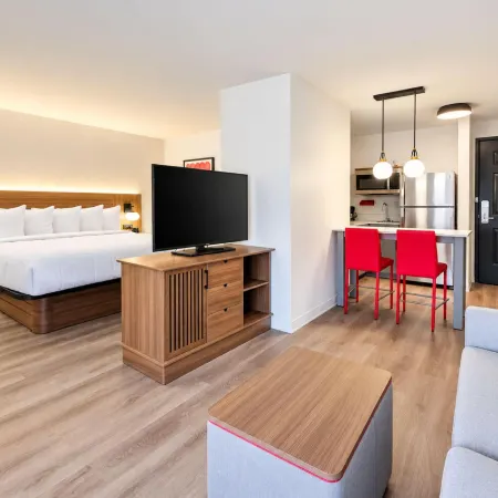 La Quinta Inn & Suites by Wyndham Auburn Hills / Detroit