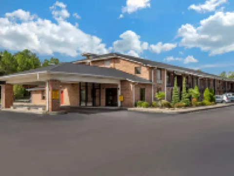 Econo Lodge Inn & Suites Hotels in Lugoff