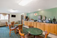 Super 8 by Wyndham Holton Hotels in Lincoln