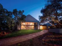 Outback Hotel & Lodge Hotels near Uluru